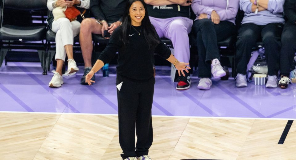 “Ruthless”: Journalist Gives Honest Verdict on Valkyries Crowd’s Treatment of Dream After Natalie Nakase’s WNBA Finals Demand