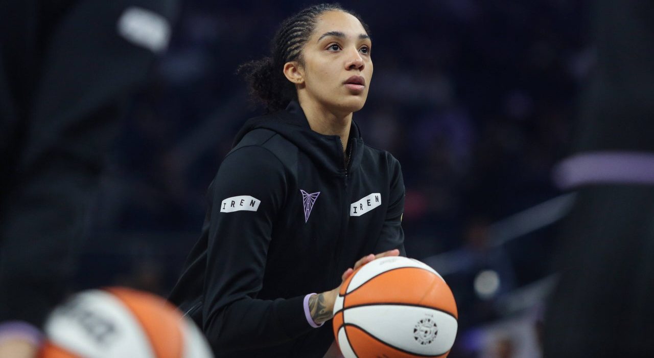 “Never Got The Opportunity”: Kelsey Plum Takes Aim at $450M Franchise Over Gabby Williams Treatment After Valkyries Star’s Game 1 Heroics