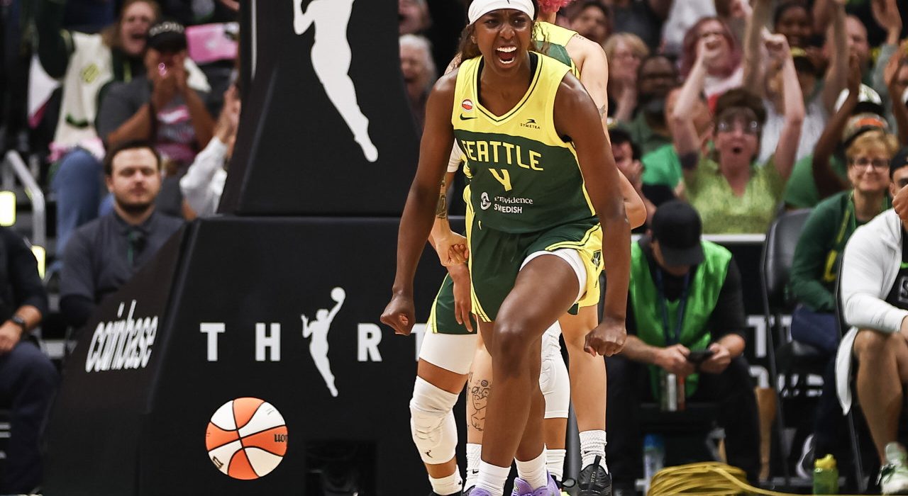 “She a Real Dawg”: Ex-NBA Player’s Daughter Earns Flau’jae Johnson’s Praise After Dominant UNC Performance