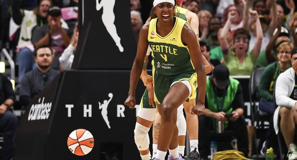 “She a Real Dawg”: Ex-NBA Player’s Daughter Earns Flau’jae Johnson’s Praise After Dominant UNC Performance